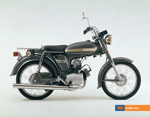a YB50 73 - YAMAHA - YB50 - Tanque: Gasolina Óleo Tampas Laterais
